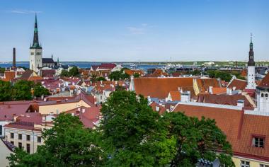 爱沙尼亚首都塔林风景图片手机背景下载
